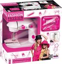 Verpakking van de 'Fashion Passion' kindernaaimachine, met afbeeldingen van het product en twee meisjes.
