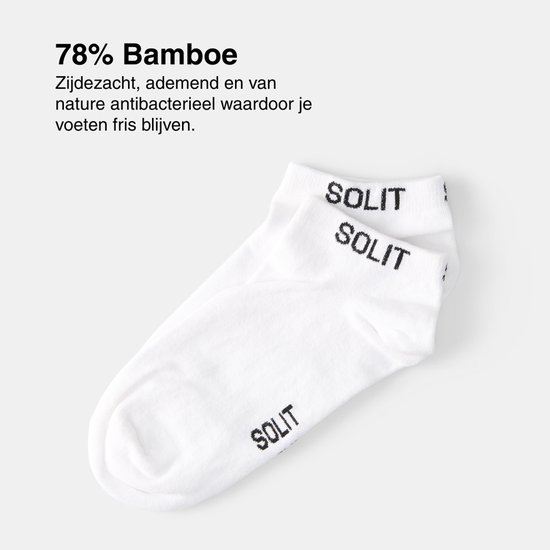 Twee witte SOLIT enkelsokken met 'SOLIT' opdruk in het zwart. De tekst '78% Bamboe' staat links.