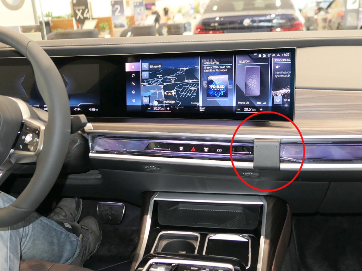 Proclip BMW i7 G70/ 7-series G70 23- Angled mount