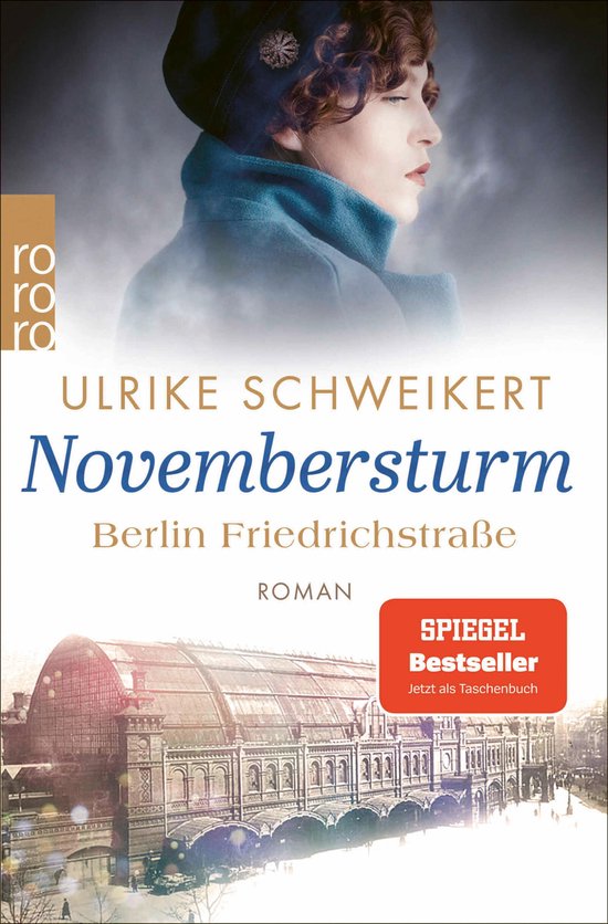 Boekomslag van Novembersturm met vrouw in blauwe jas en baret, en de historische Friedrichstraße in Berlijn.