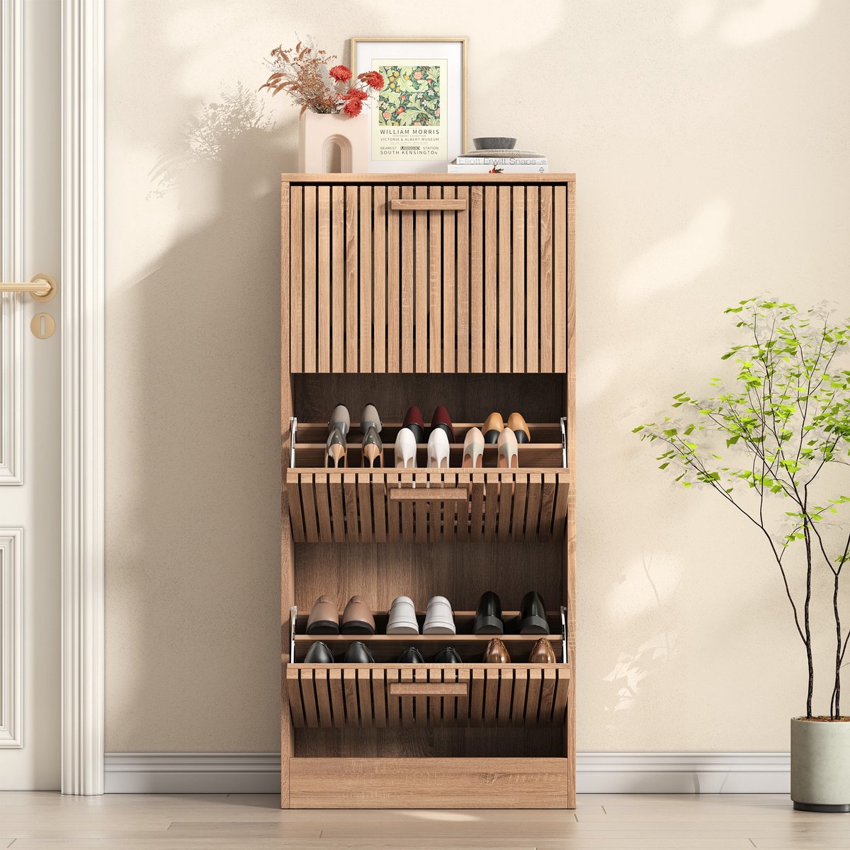 Rosahqnda Rotan Schoenenkast - Perfect voor Smalle Doorgangen - 3 Schuine Deuren - Houten Handgrepen - Ademende Panelen