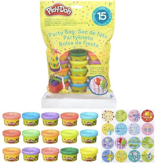 Gele Play-Doh verpakking met 15 potjes klei, feestmuts, cadeau en ballonnen. Bevat ook een vel met ronde feeststickers.