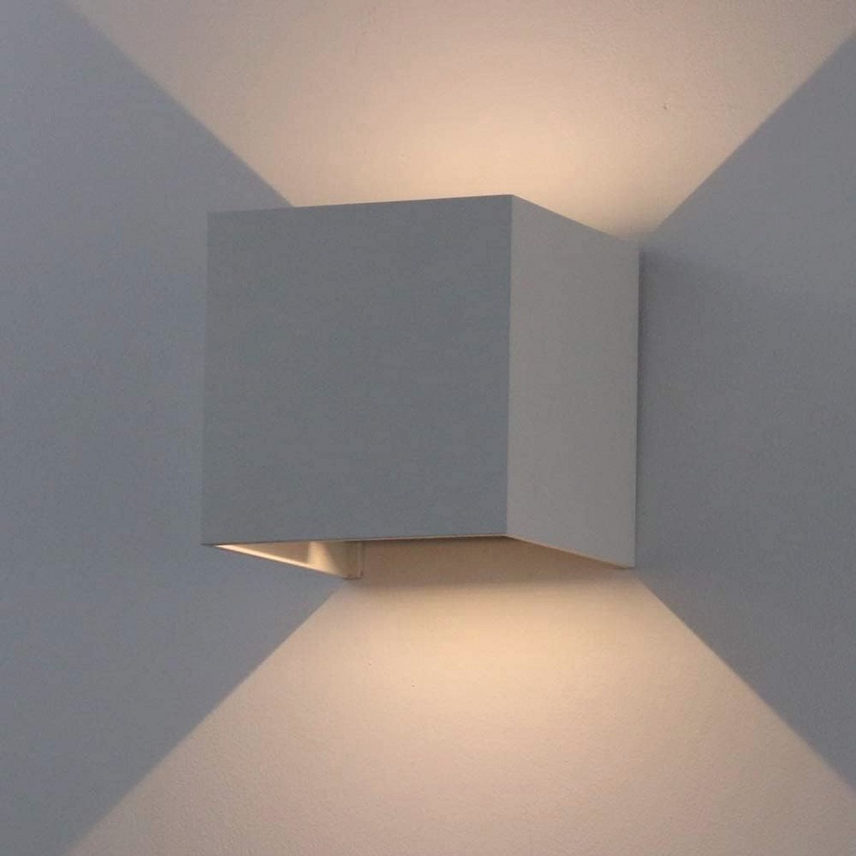 LED Wandlamp 7W voor Binnen en Buiten - Instelbare Lichtstraal, Warmwit 3000K, IP65 Waterdicht, Grijs