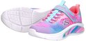 Roze, blauwe en paarse sneakers met klittenbandsluiting en veters, met een regenboogpatroon.