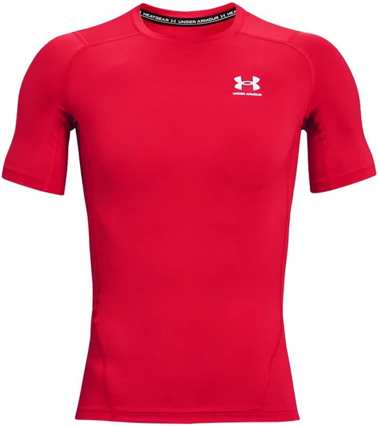 Rood sportshirt van Under Armour met korte mouwen en logo op de borst.