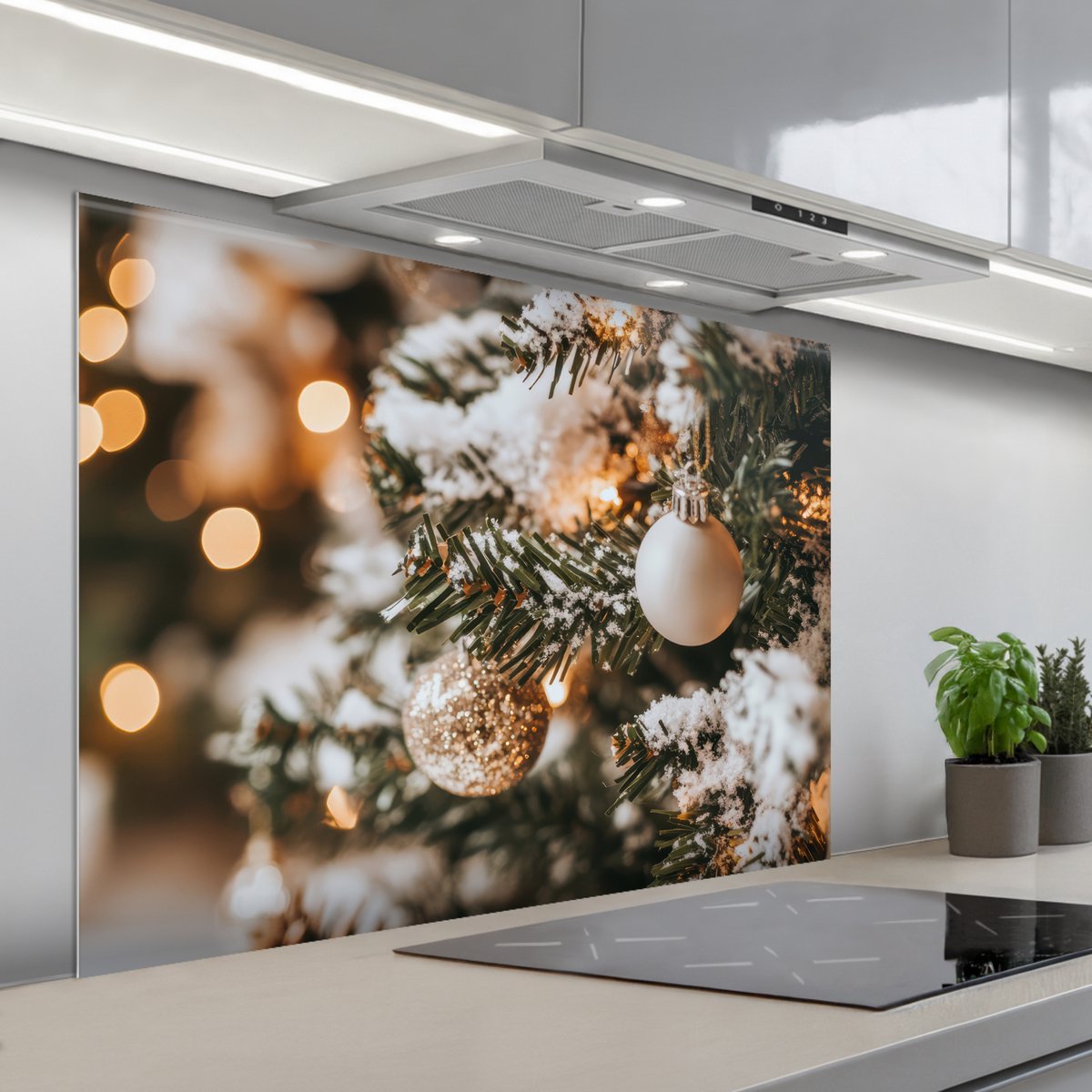 Spatscherm 100x75 cm - Zelfklevende achterwand Kerst - Kerstboom - Winter - Binnen - Sneeuw - Keuken muurbeschermer - Spatwand fornuis