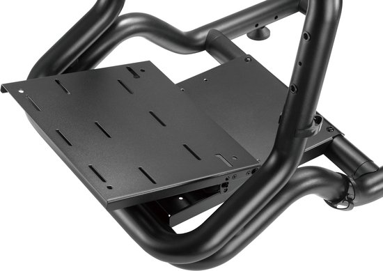 Zwarte metalen racestoelconstructie met meerdere verstelbare plateaus voor stuur en pedalen.