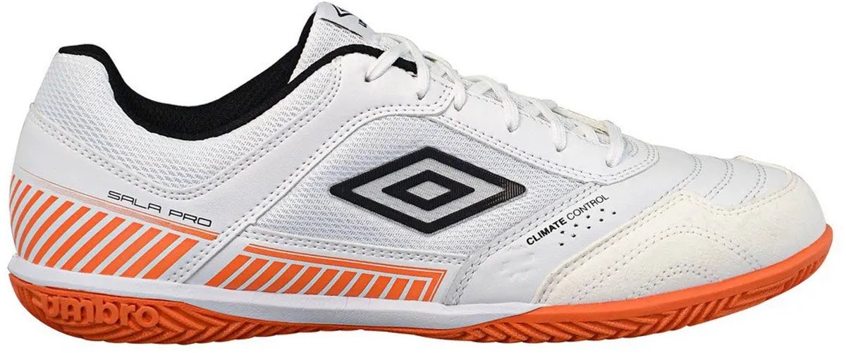 Witte Umbro Sala II Pro in zaalvoetbalschoenen met oranje accenten, volnerfleer en synthetische toeguard voor duurzaamheid.