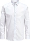 Wit slimfit overhemd voor heren, op witte achtergrond.