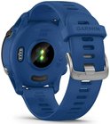 Achterkant van een blauw Garmin Forerunner 255 sporthorloge met hartslagsensor en 'Quick Release' band.