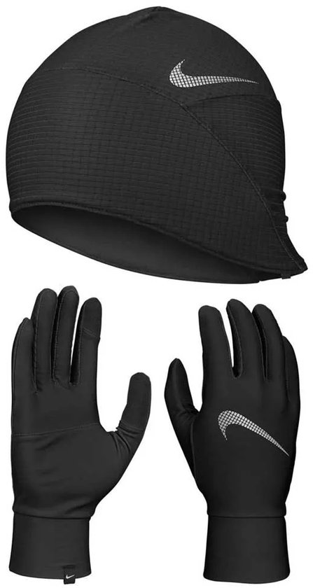 Zwarte Nike hardloopset bestaande uit een muts en twee handschoenen, beide met zilveren Swoosh logo.