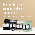 Vier KitchenBrothers keukenmachines in verschillende kleuren: zwart, grijs, crème en pastelgroen.