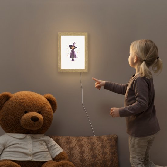 Nachtlampje 15x20 cm - Kinder lampje - Heks - Paars - Sterren - Heksenhoed - Tafellamp kinderkamer - Slaapkamer lamp - Bedlamp kinderen - Kinderlampje stopcontact - Wandlamp babykamer - Nachtlampjes van Merkloos — afbeelding 5
