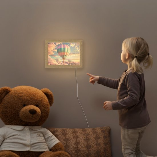 Nachtlampje 20x15 cm - Kinder lampje - Luchtballon - Dromen - Wolken - Lucht - Tafellamp kinderkamer - Slaapkamer lamp - Bedlamp kinderen - Kinderlampje stopcontact - Wandlamp babykamer - Nachtlampjes van OnlyWow — afbeelding 5