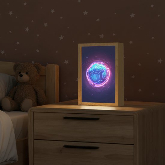 Nachtlampje 20x30 cm - Kinder lampje - Voetbal - Sport - Blauw - Paars - Tafellamp kinderkamer - Slaapkamer lamp - Bedlamp kinderen - Kinderlampje stopcontact - Wandlamp babykamer - Nachtlampjes van Merkloos — afbeelding 2