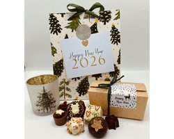 Cho-lala Kerstmis geschenkset Oh deer, happy new year, chocolade cadeau - 250 gram kerstbonbons en chocolade - windlichtje - cadeau tasje - kaart Happy new Year 2026