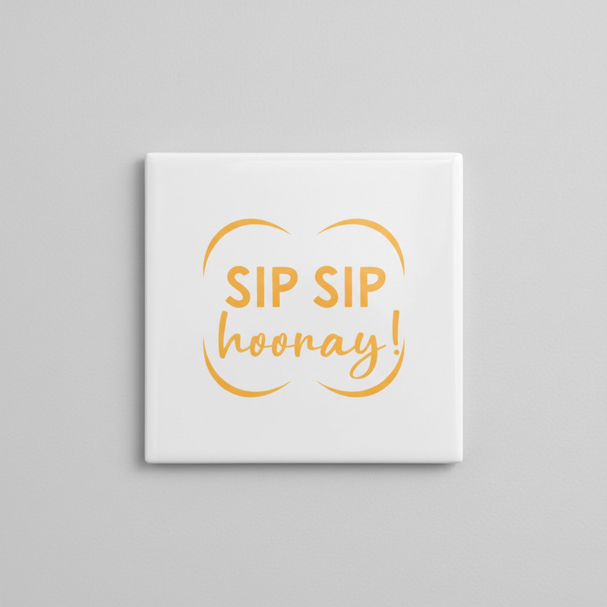 Nevolis Sip Sip Hooray Quote Tegel 15x15 cm – Vrolijke Feest Tekst Keramische Decoratieve Tegel voor Keuken & Bar Multi Color