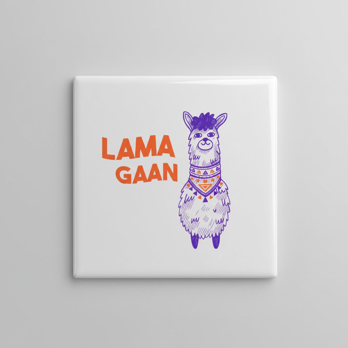Grappige Keramische Tegel “Lama Gaan” met Lama Illustratie – Decoratieve Wandtegel – 15 x