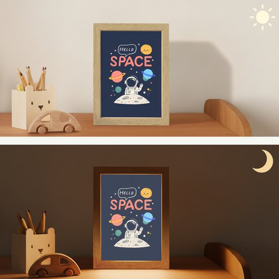 Nachtlampje 15x20 cm - Kinder lampje - Astronaut - Ruimte - Planeten - Tafellamp kinderkamer - Slaapkamer lamp - Bedlamp kinderen - Kinderlampje stopcontact - Wandlamp babykamer - Nachtlampjes van OnlyWow — afbeelding 4