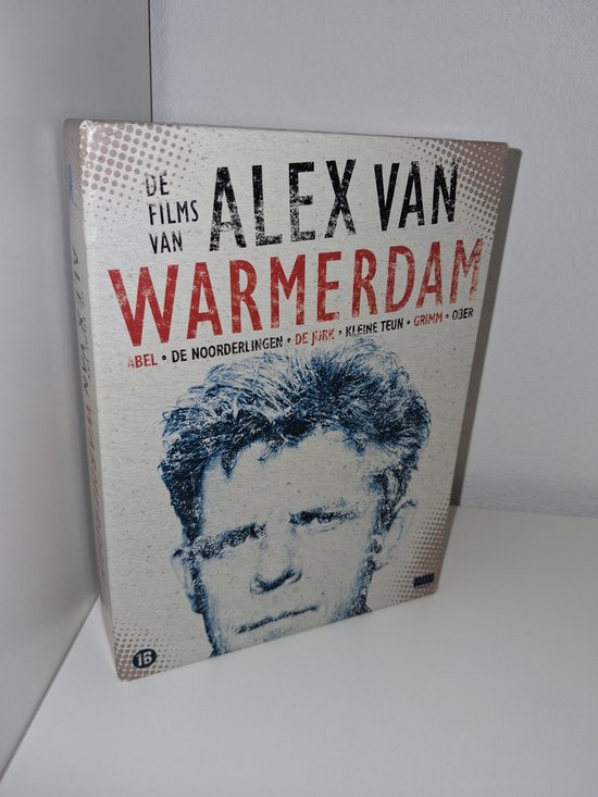 Een dvd-box met een portret van een man, met de titel 'De Films van Alex Van Warmerdam'.