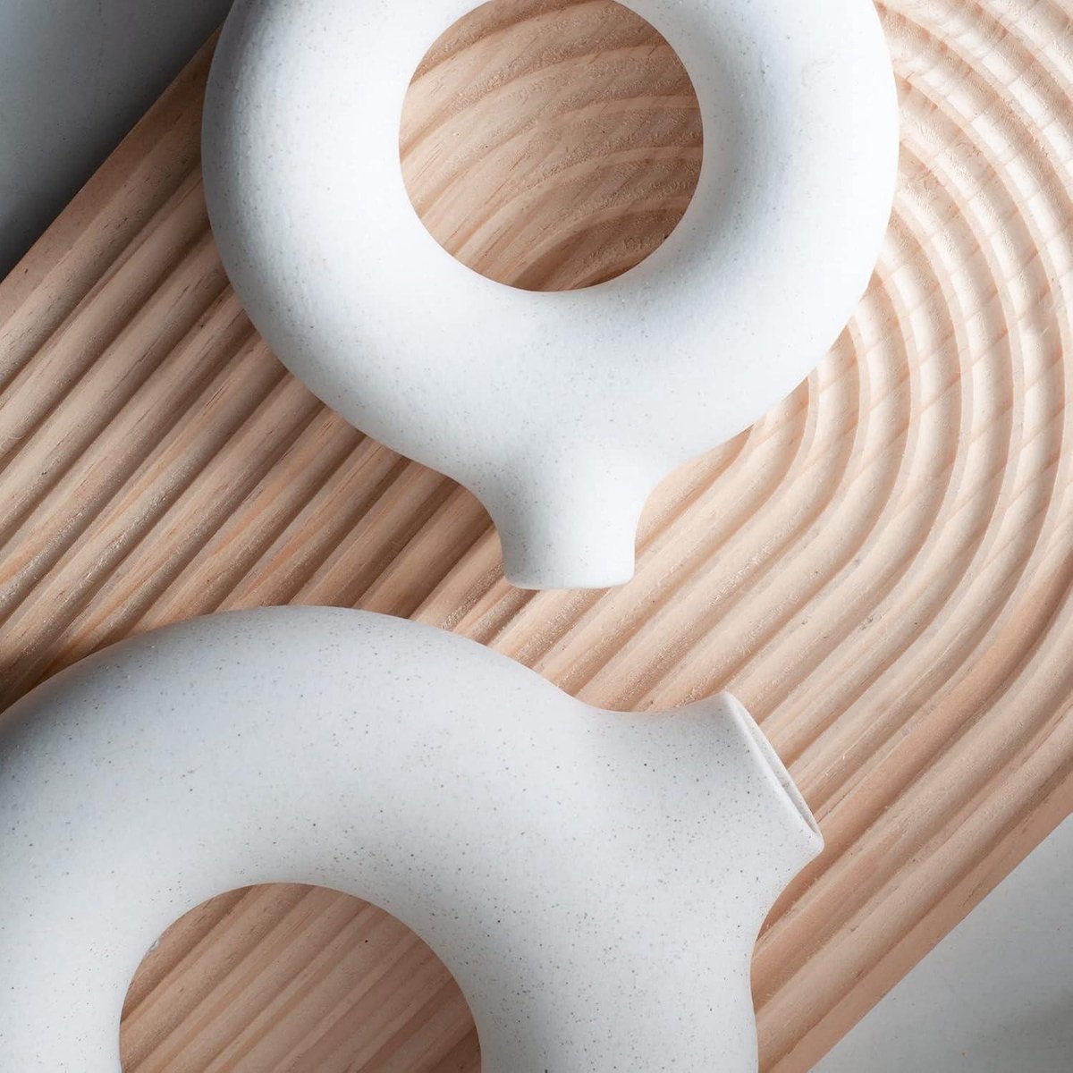 Cosensi Set van 2 witte keramische donut-vazen voor moderne woondecoratie in neutrale stijl Any