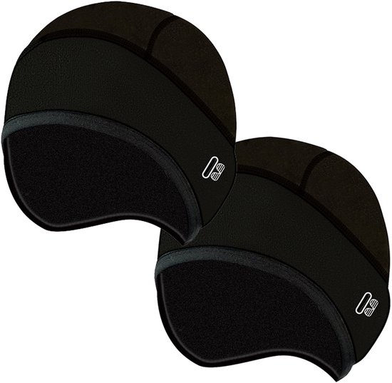 Deux bonnets d'hiver noirs avec cache-oreilles et un logo blanc.