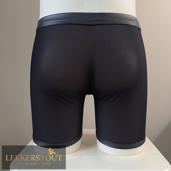 Achterkant van een zwarte mesh boxer met PU leren tailleband en pijpboorden.