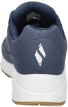 Arrière d'une basket Skechers bleue avec semelle blanche.
