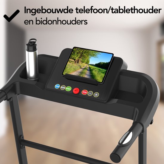 Loopbandconsole met ingebouwde telefoon/tablethouder en bidonhouders. Tablet toont een landschap.