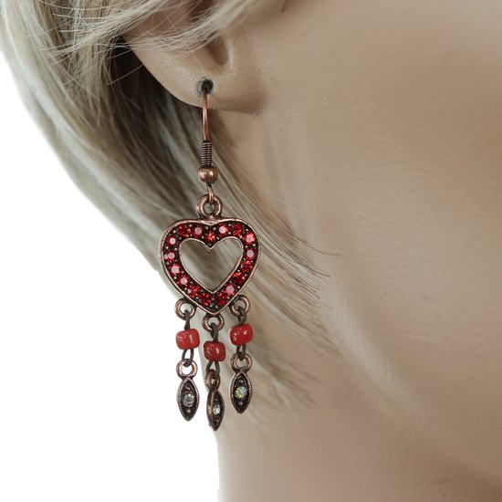 Boucles d'oreilles Behave Rose avec pendentif en forme de coeur rouge