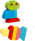 Groene vogel en rode vis gemaakt van LEGO Duplo blokken.