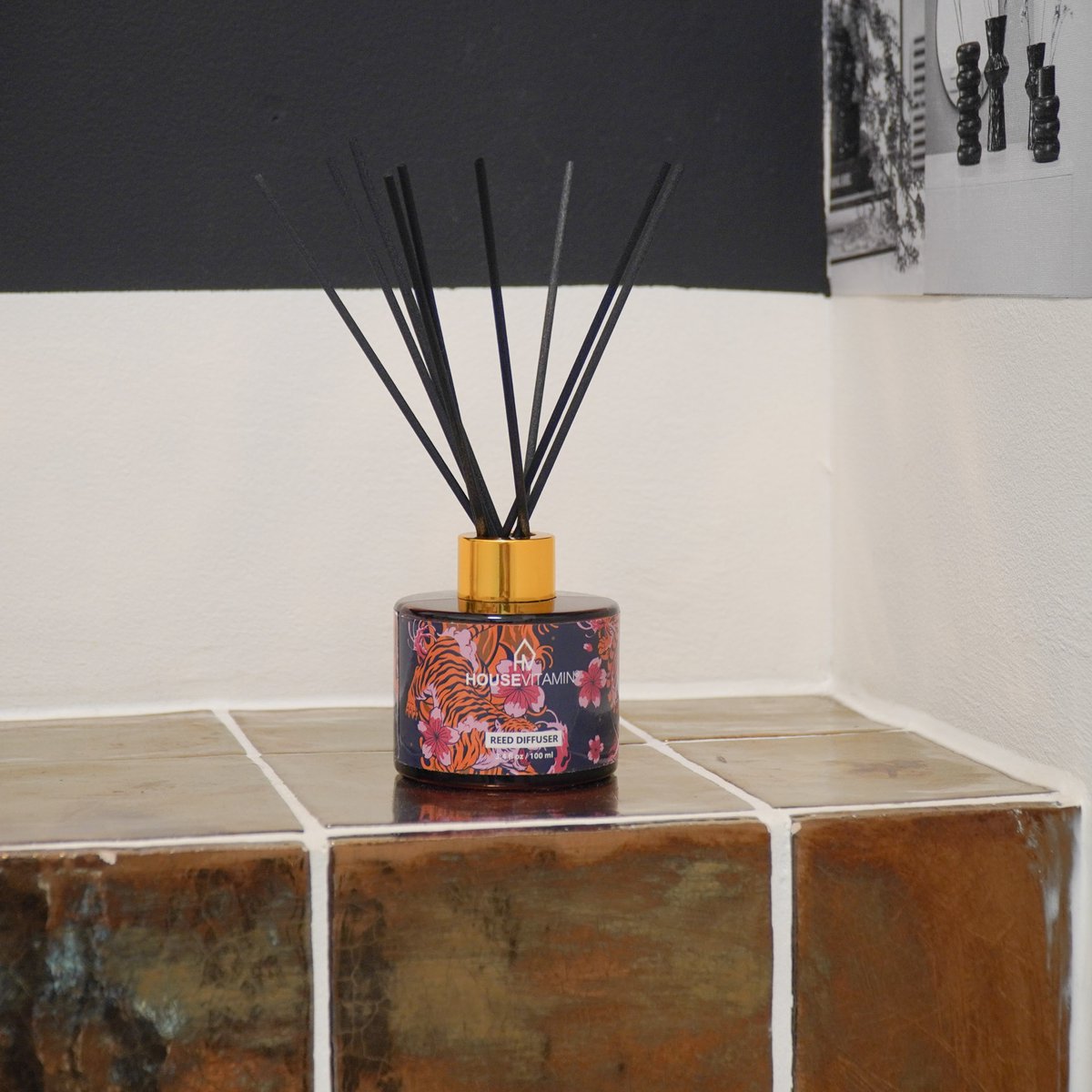 Reed Diffuser Geurstokjes 100ml – Kruidig- Luxe Geurverspreider van Glas met Zwarte Stokjes – Fris & Vrolijk Design – Langdurige Geur – Perfect Cadeau voor Elke Gelegenheid — cadeau in Wonen & Interieur - foto 4