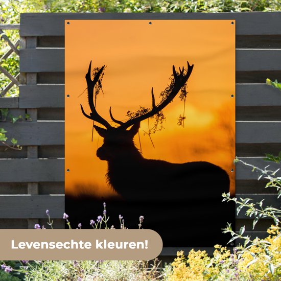 Tuinposter 120x160 cm - Tuindecoratie Hert - Oranje - Silhouet - Dieren - Natuur - Poster voor in de tuin - Buiten decoratie - Schutting tuinschilderij - Tuindoek muurdecoratie - Wanddecoratie balkondoek