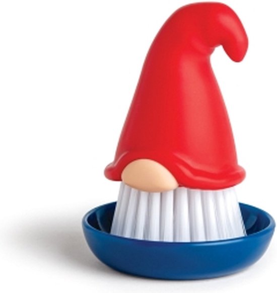 Afwasborstel in de vorm van een gnome met een rode puntmuts, witte borstelharen en een donkerblauwe houder, geïsoleerd op een witte achtergrond.