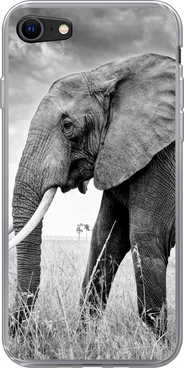 Telefoonhoesje Geschikt voor iPhone 7 hoesje - Olifant - Gras - Dieren - Zwart wit - Siliconen Telefoonhoesje Telefoonhoesje