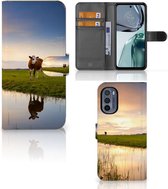 Smartphone Hoesje Geschikt voor Motorola Moto G62 5G Flip Case Koe