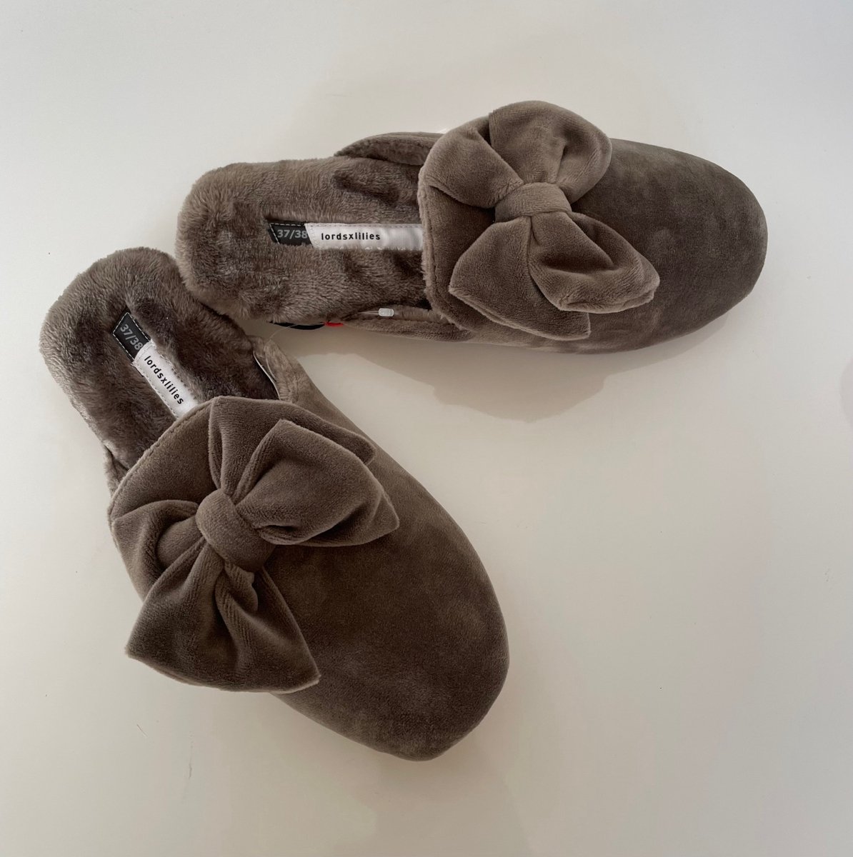 Lords & Lilies pantoffel met strik taupe 232-52-TSB
