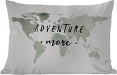 Buitenkussens - Tuin - Wereldkaart van grijze waterverf met de quote Adventure more erop - 50x30 cm