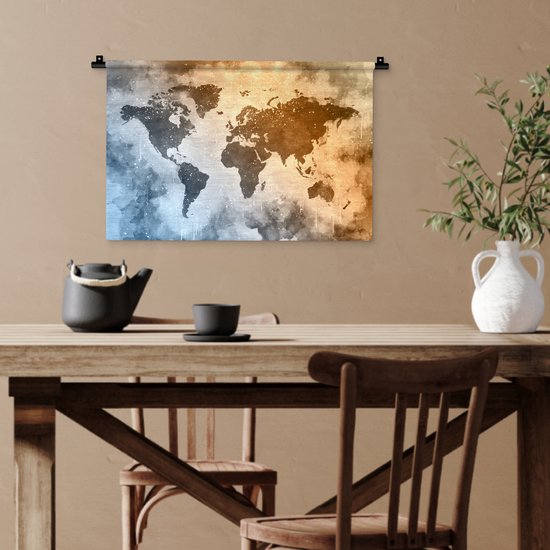 Tapisserie Cartes du mondeIllustrations de Noël - Wereldkaart avec des couleurs de peinture chaudes et froides sur un fond avec motif texturé Tapisserie murale coton 60x40 cm - Tapisserie avec photo