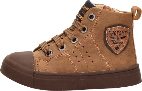 Cognackleurige veterboot met bruine rubberen neus en zool. Zijkant met patch en veters. Rits aan de binnenzijde.