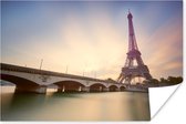 Eiffeltoren aan de Seine Poster 90x60 cm - Foto print op Poster (wanddecoratie woonkamer / slaapkamer) / Europa Poster