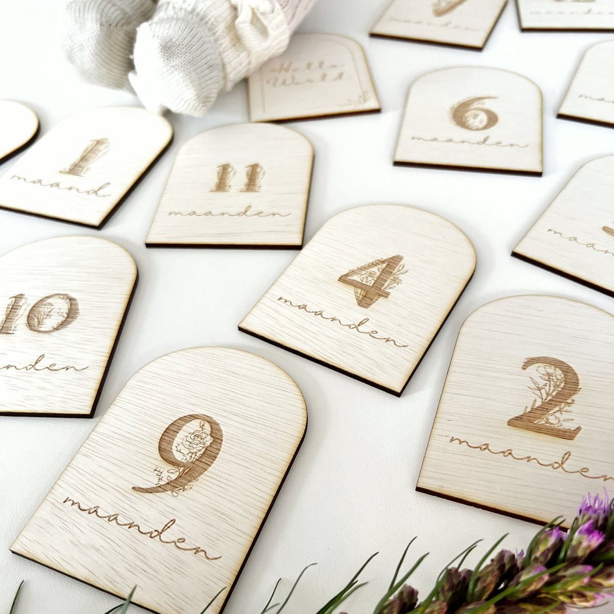 Goedkoopste Laserliefde - houten mijlpaalkaarten - set bloemen cijfers - floral design - 14 stuks - mijlpaalschijven hout baby - babyshower cadeau - kraamcadeau jongen of meisje - foto aankondiging geboorte - inclusief opbergzakje - geboortecadeau - kraampakket