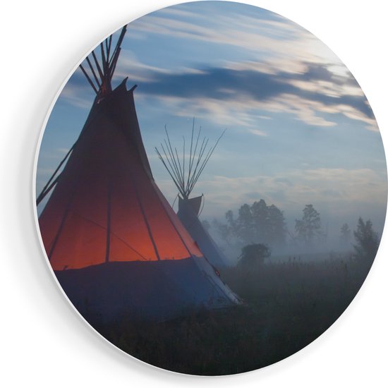 Artaza Forex Muurcirkel Indianen Tipi in de Nacht tijdens de Mist - 40x40 cm - Klein - Wandcirkel - Rond Schilderij - Wanddecoratie Cirkel