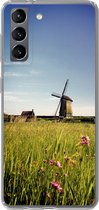 Geschikt voor Samsung Galaxy S21 hoesje - Een molen met bloemen - Siliconen Telefoonhoesje
