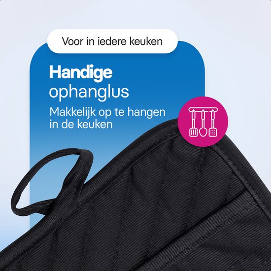 Zwarte pannenlap met een lus om op te hangen. Tekst: 'Voor in iedere keuken', 'Handige ophanglus', 'Makkelijk op te hangen in de keuken'.
