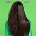 À gauche, le "Avant" avec des cheveux bruns secs et frisottants, à droite, l'"Après" avec des cheveux bruns lisses et brillants.