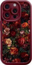 Casimoda® hoesje - Geschikt voor iPhone 15 Pro - Floral Garden - Effen telefoonhoesje met lensbescherming - TPU - Backcover - Rood