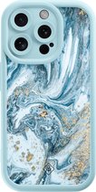 Casimoda® hoesje - Geschikt voor iPhone 15 Pro - Marble Sea - Effen telefoonhoesje met lensbescherming - TPU - Backcover - Blauw