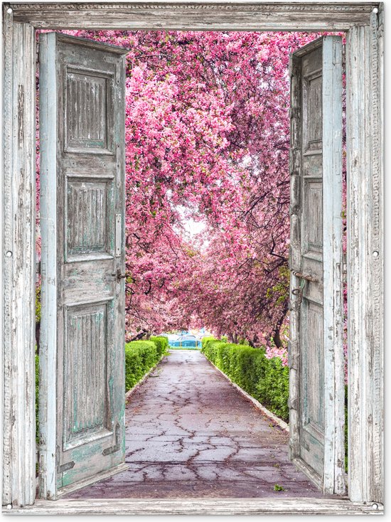 Tuinposter doorkijk - Sakura - Kersenbloesem - Roze - Natuur - Deur - Tuinschilderij voor buiten - Schuttingdoek - Schutting decoratie - 120x160 cm - Tuindoek - Tuindecoratie - Tuin - Tuindecoratie