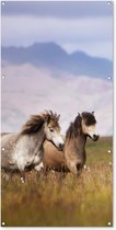Wanddecoratie buiten Paarden - Gras - Bergen - 80x160 cm - Tuindoek - Buitenposter